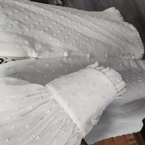 White House Black Market White Blouse - Picture 5 of 6